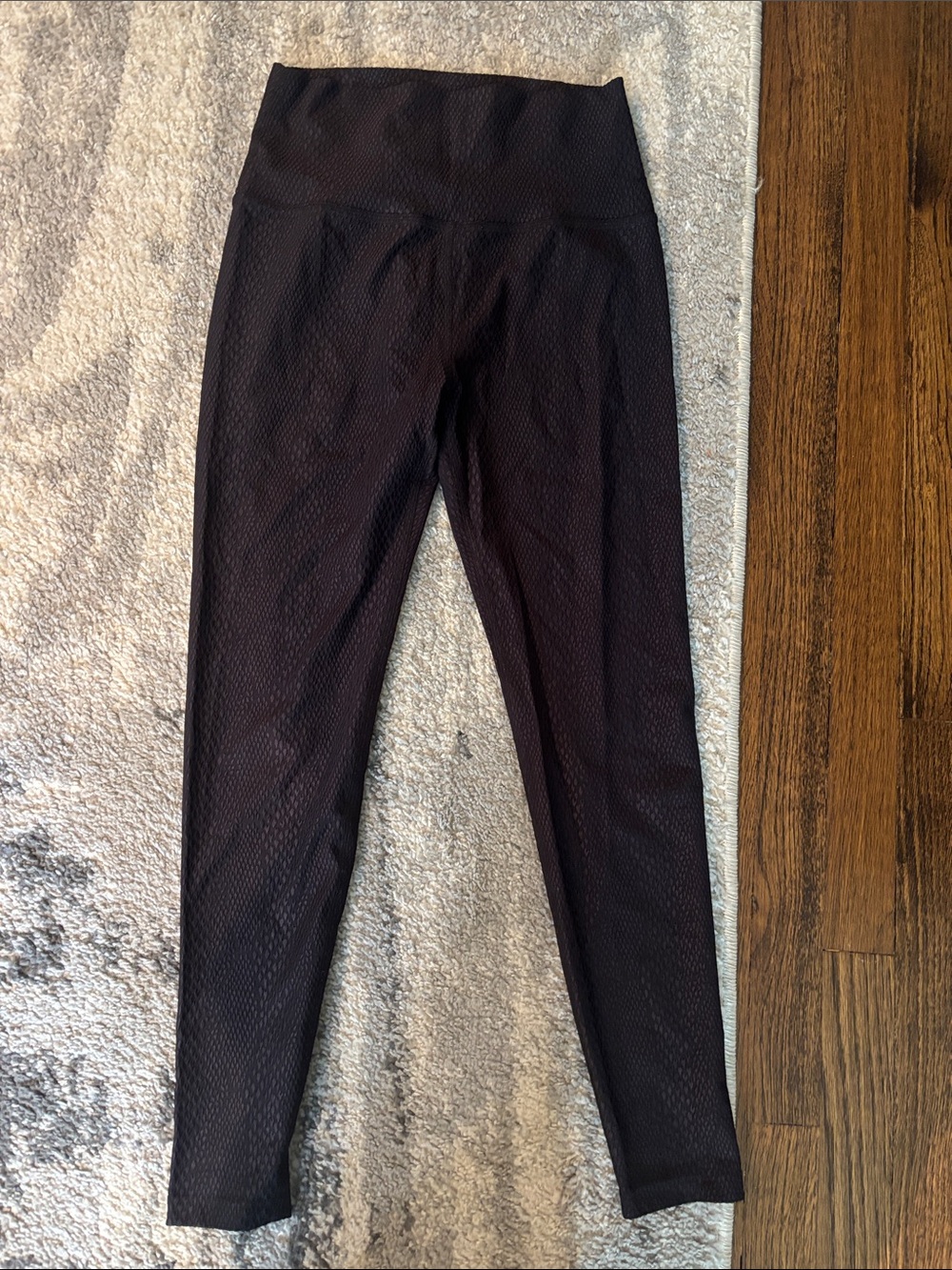 Beyond Yoga Black Textured High-Waist Leggings black size medium